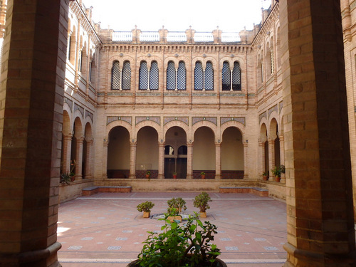 Museo de Artes y Costumbres Populares.